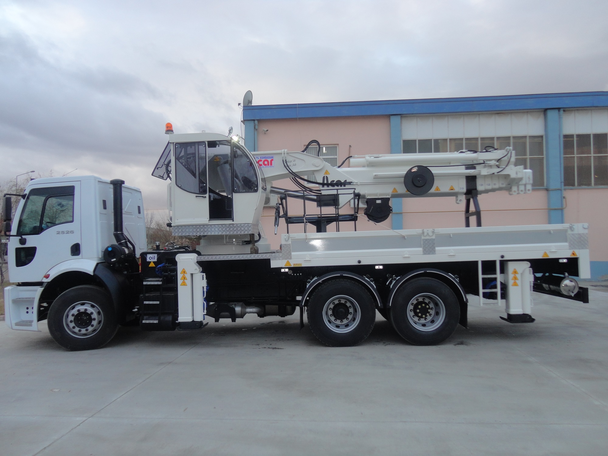 AC 115 TM-KÇ5 tipi araç üstü katlanır bomlu hidrolik mobil vinç